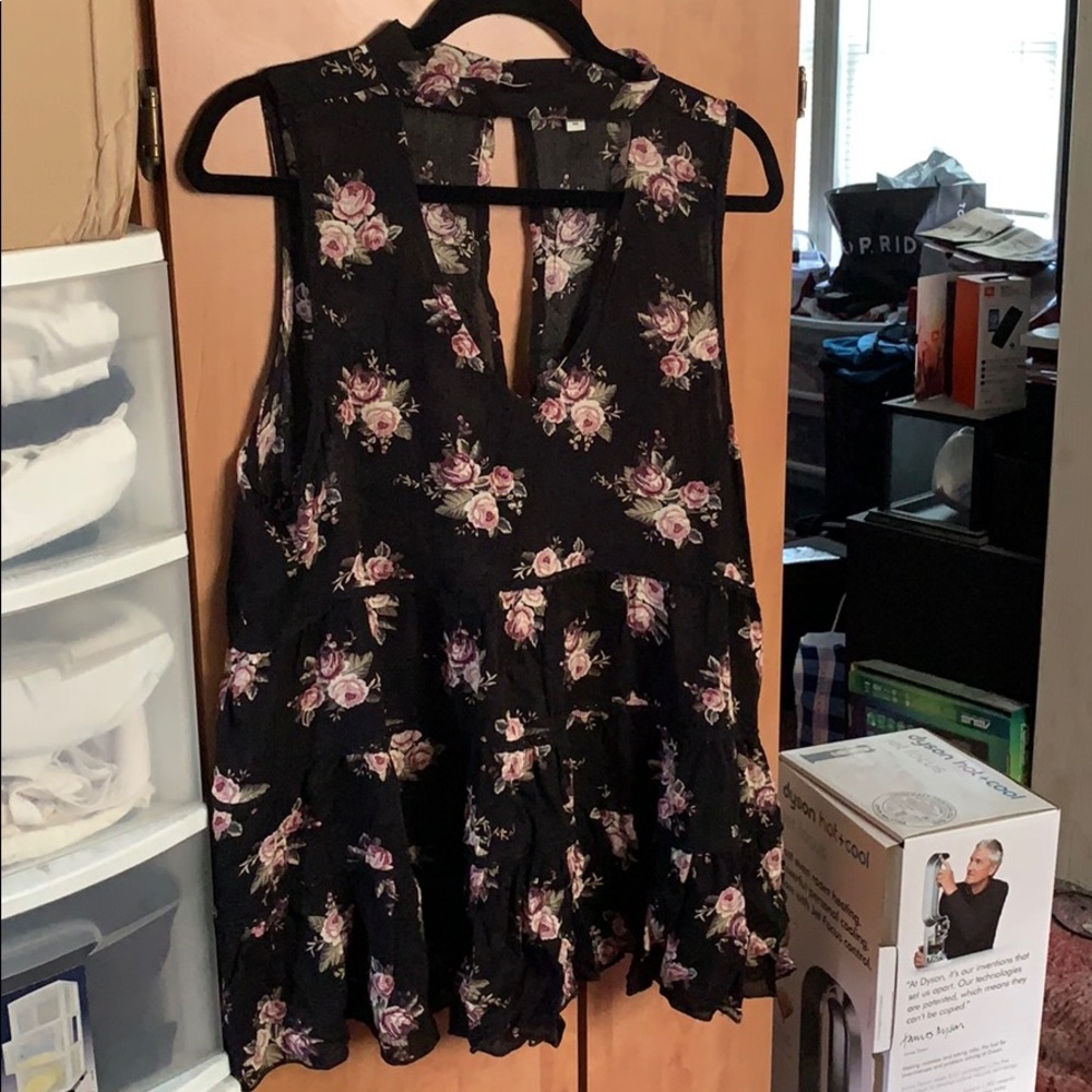 American Eagle flowy tiered tank